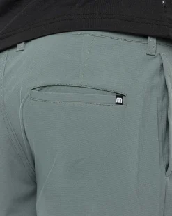 Lucky Hand Short 9In